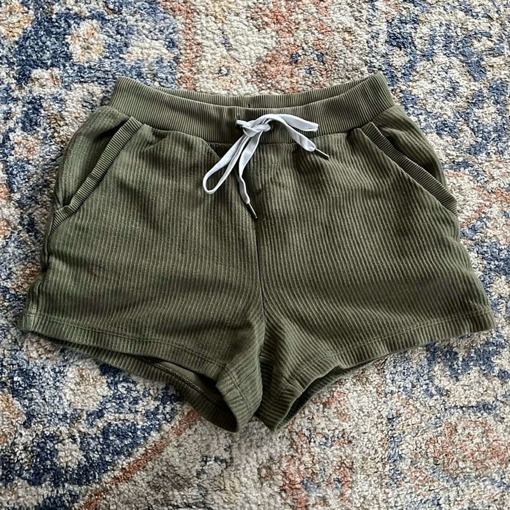 Aerie green shorts